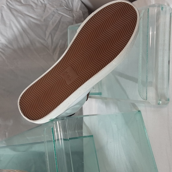 Shoes - Picture 4 of 5